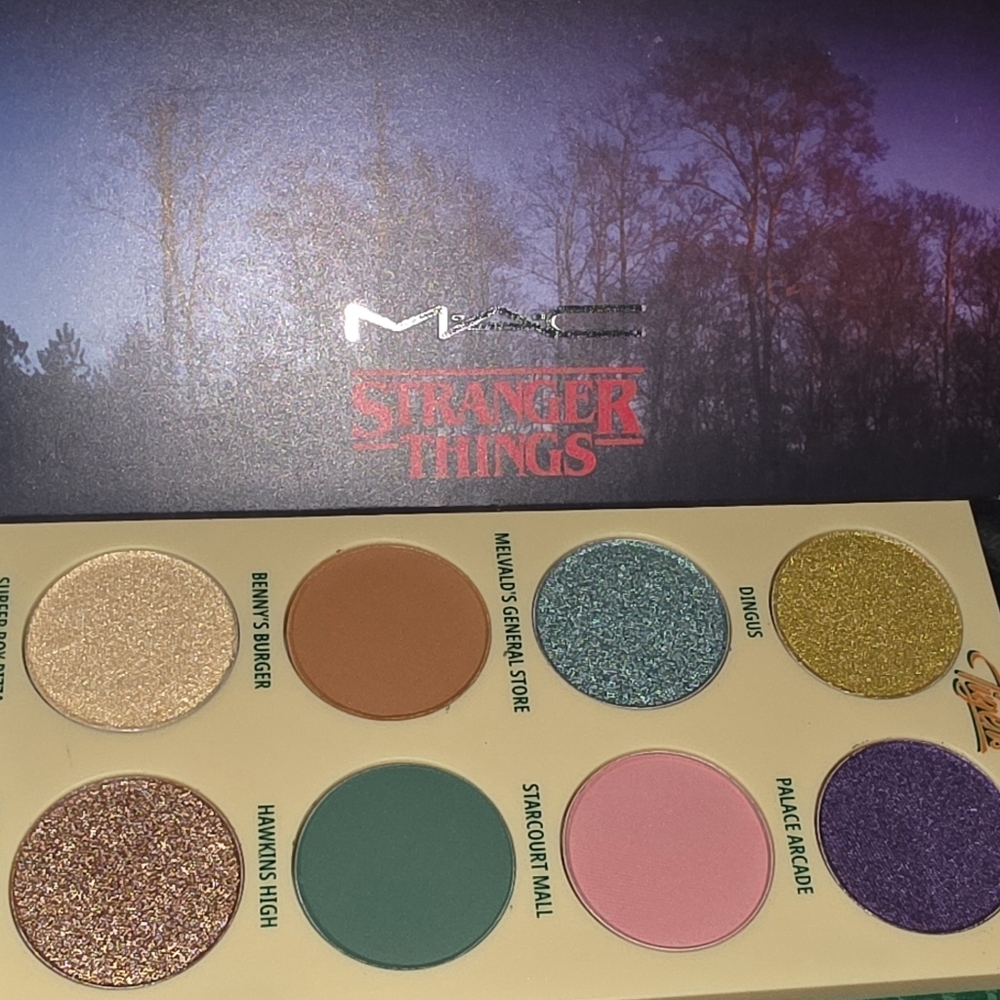 MAC Stranger Things Palette